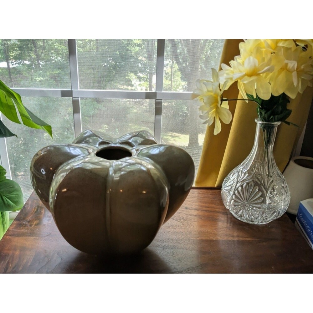 Vintage Haeger Melon‑Shaped Vase 166-70  Blue‑Gray Speckled Glaze – 7.5" Tall